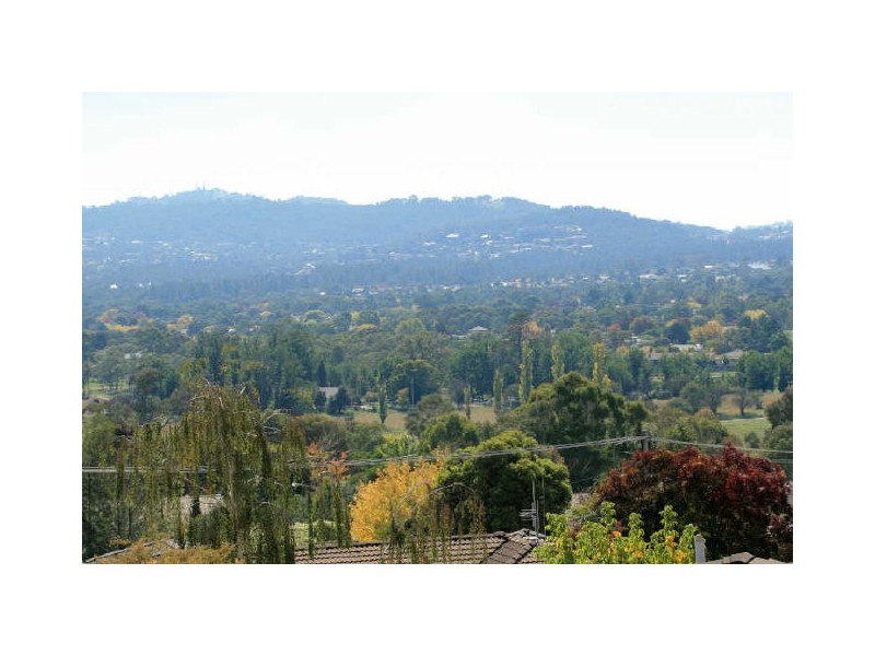 18 Mountain Circuit, Calwell ACT 2905