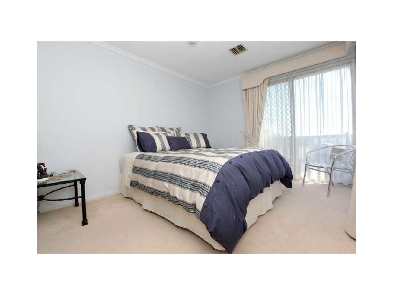 18 Mountain Circuit, Calwell ACT 2905