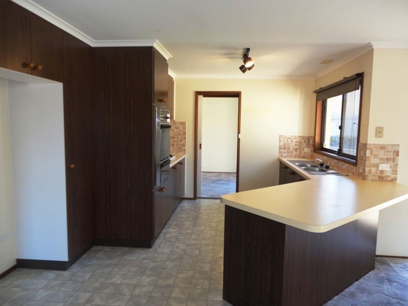 17 Dash Crescent, Fadden ACT 2904