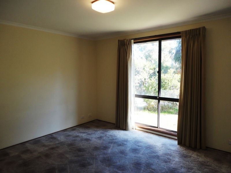 17 Dash Crescent, Fadden ACT 2904