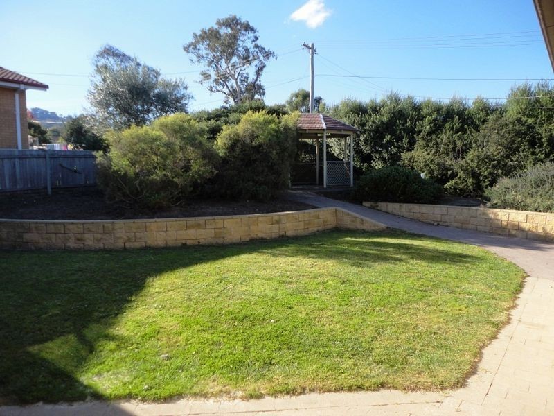 17 Dash Crescent, Fadden ACT 2904