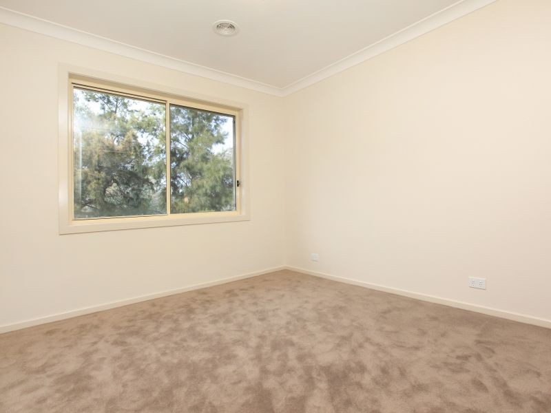 52 Nicklin Crescent, Fadden ACT 2904