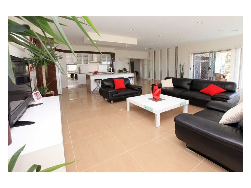 51 Waterfall Drive, Jerrabomberra NSW 2619