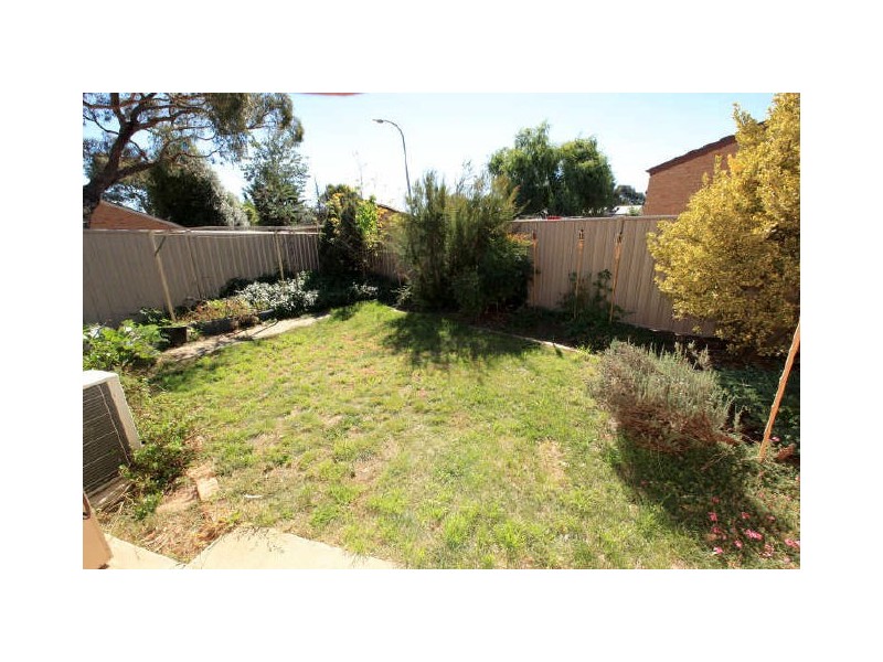 1/24 Beazley Crescent, Calwell ACT 2905