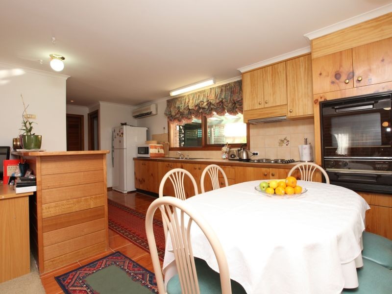 2/24 Booth Street, Queanbeyan NSW 2620