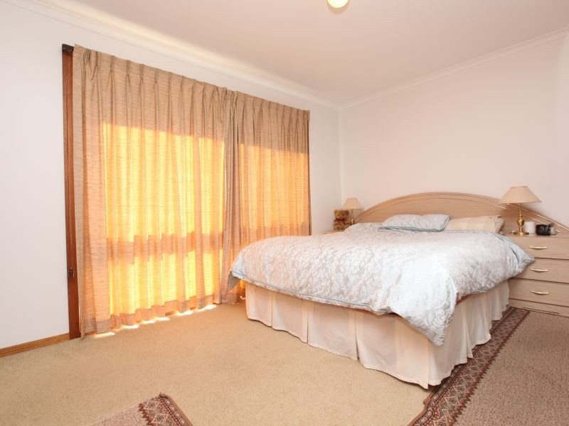 2/24 Booth Street, Queanbeyan NSW 2620