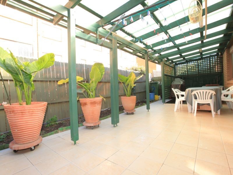 2/24 Booth Street, Queanbeyan NSW 2620