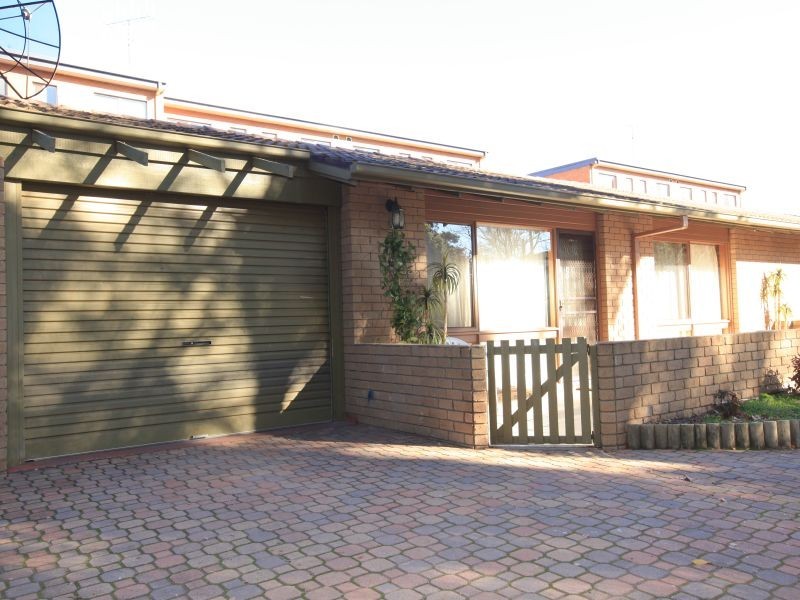 2/24 Booth Street, Queanbeyan NSW 2620