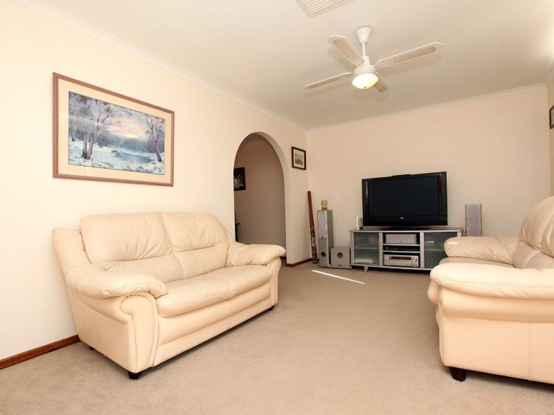 38 Beazley Crescent, Calwell ACT 2905