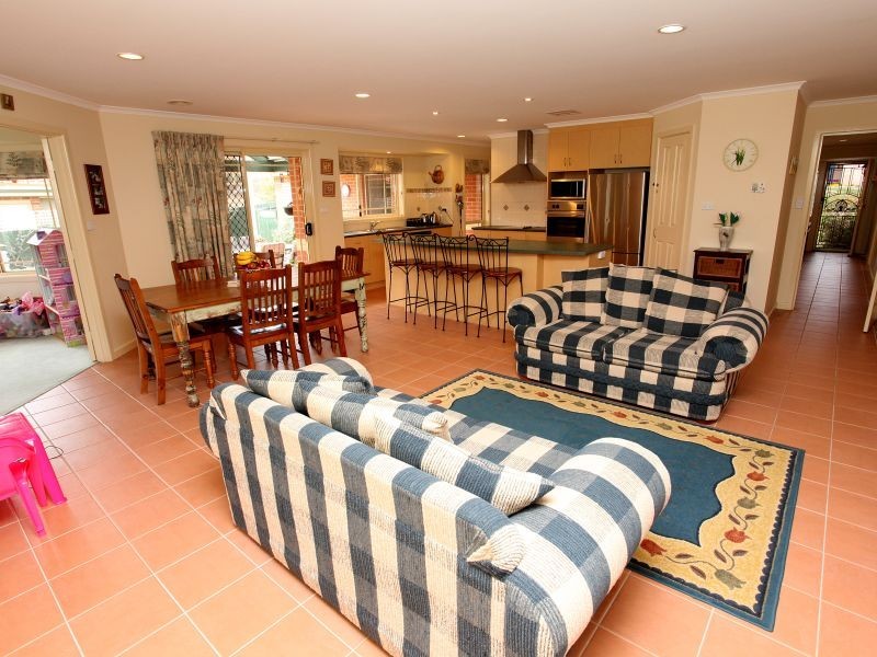 8 Jane Sutherland Street, Conder ACT 2906