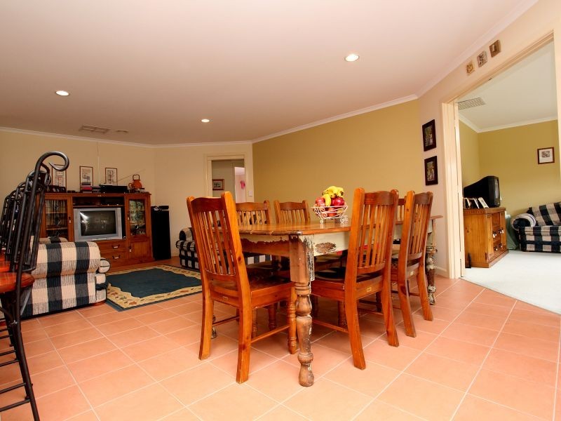 8 Jane Sutherland Street, Conder ACT 2906