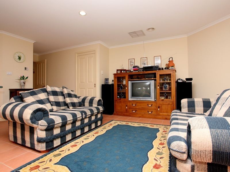 8 Jane Sutherland Street, Conder ACT 2906