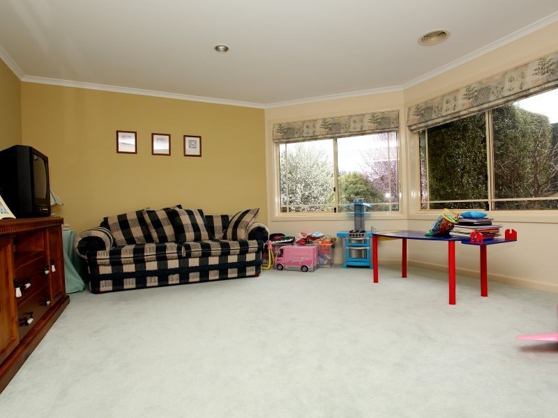 8 Jane Sutherland Street, Conder ACT 2906