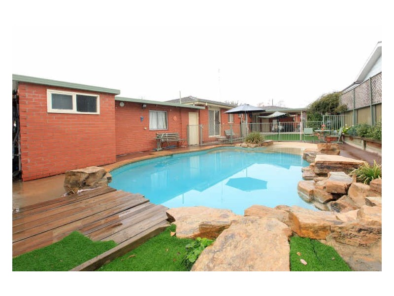 1 McNeil Place, Pearce ACT 2607