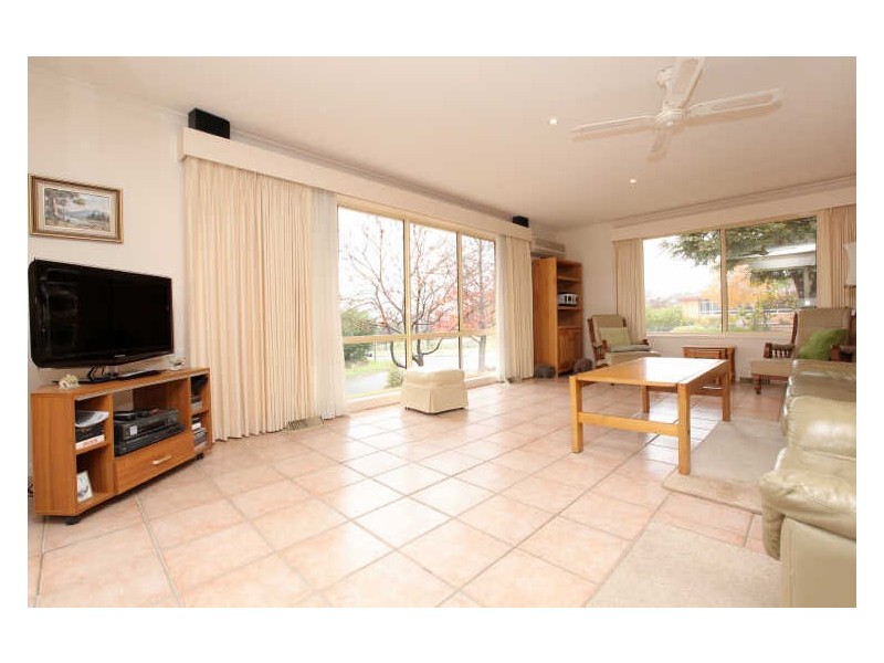 1 McNeil Place, Pearce ACT 2607