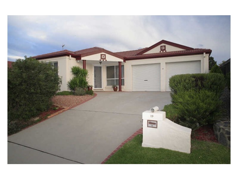 19 Old Sydney Road, Queanbeyan NSW 2620