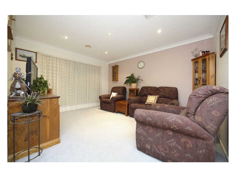19 Old Sydney Road, Queanbeyan NSW 2620