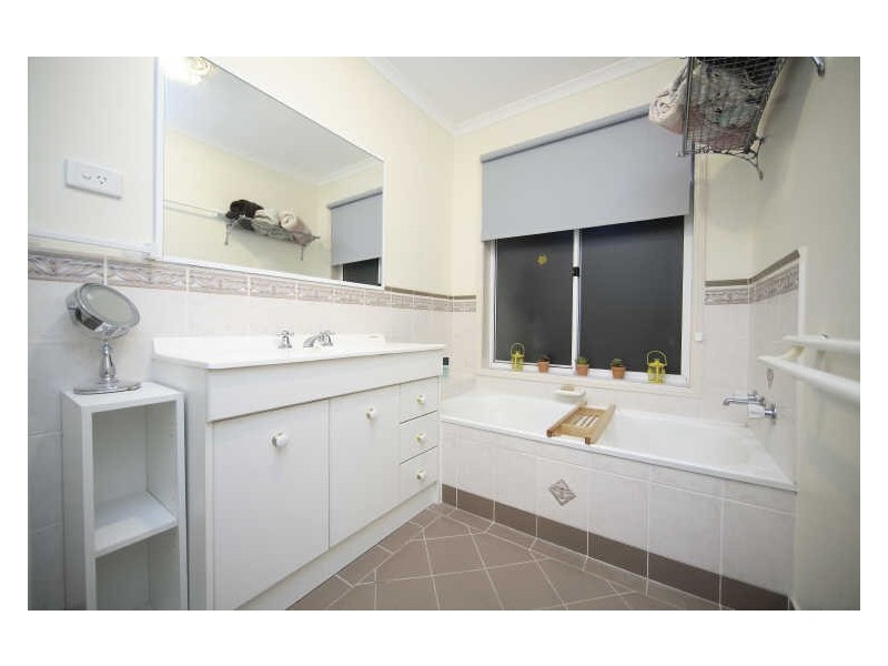 19 Old Sydney Road, Queanbeyan NSW 2620
