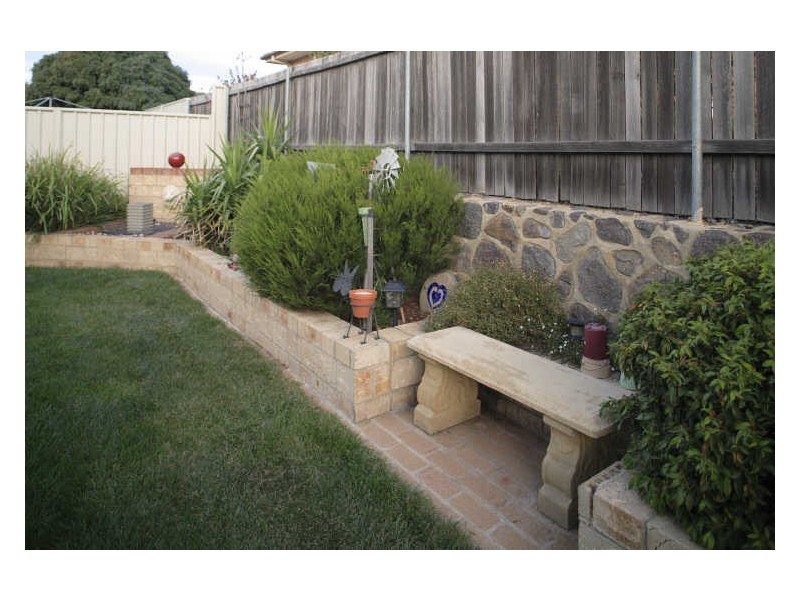 19 Old Sydney Road, Queanbeyan NSW 2620