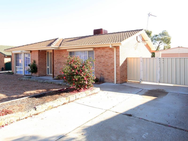 28 Ironbark Crescent, Banks ACT 2906