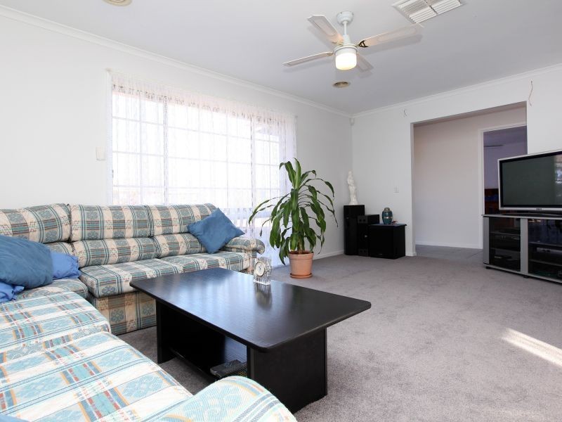 28 Ironbark Crescent, Banks ACT 2906