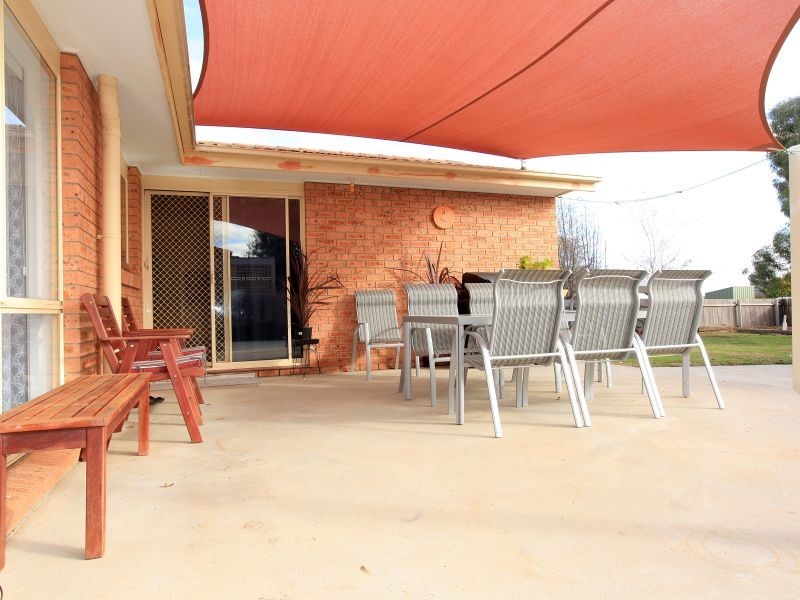 28 Ironbark Crescent, Banks ACT 2906