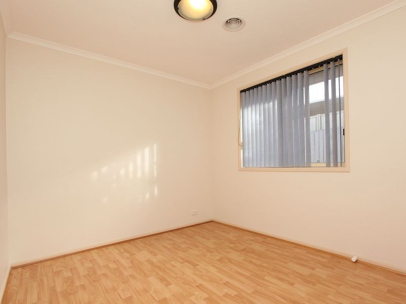 2/17 Whitford Place, Conder ACT 2906