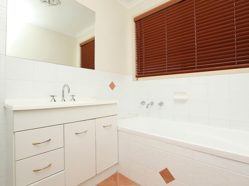 2/17 Whitford Place, Conder ACT 2906