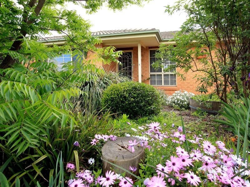 4 Breen Place, Jerrabomberra NSW 2619