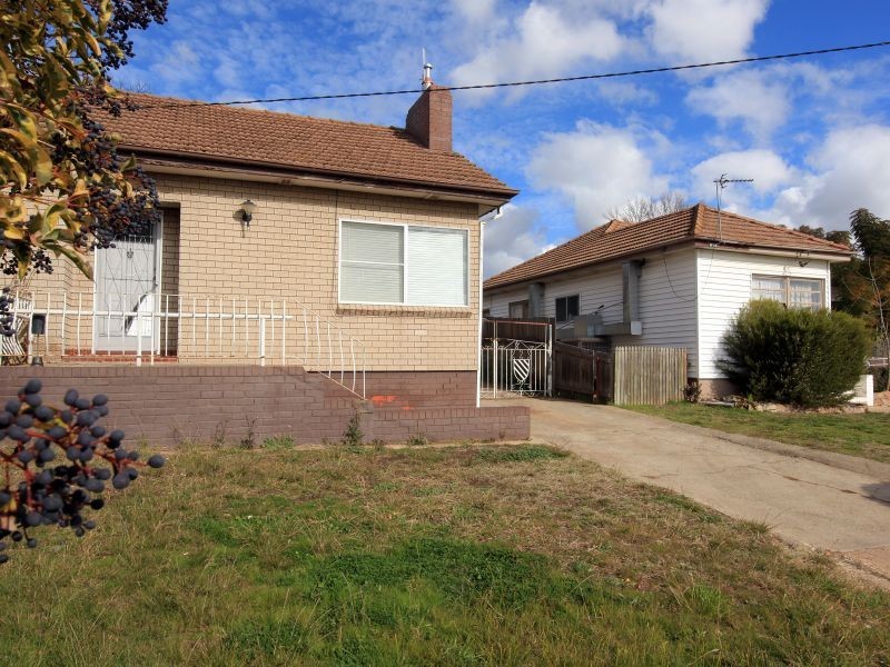 98 & 100 Uriarra Road, Queanbeyan NSW 2620
