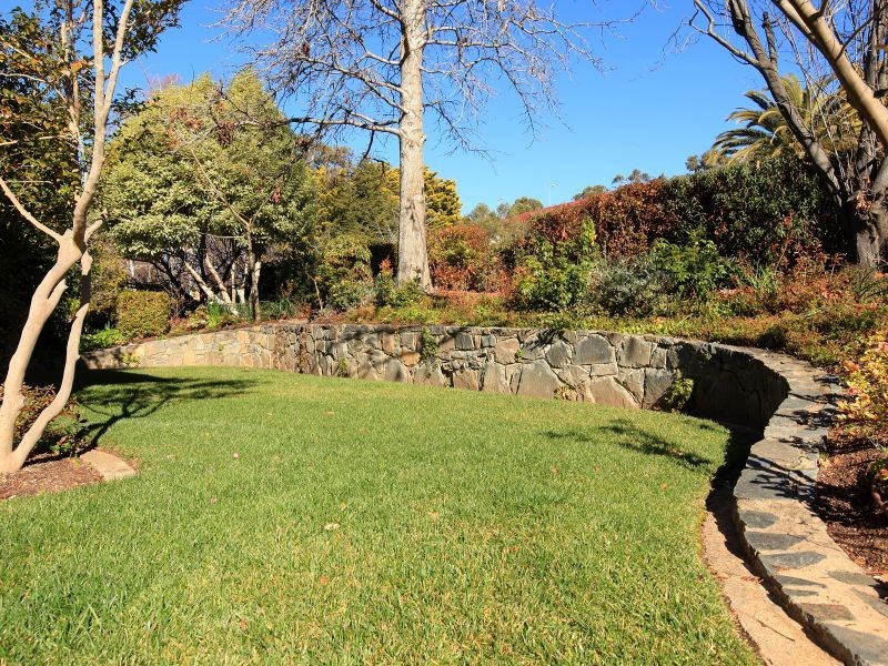 122 Hawkesbury Crescent, Farrer ACT 2607