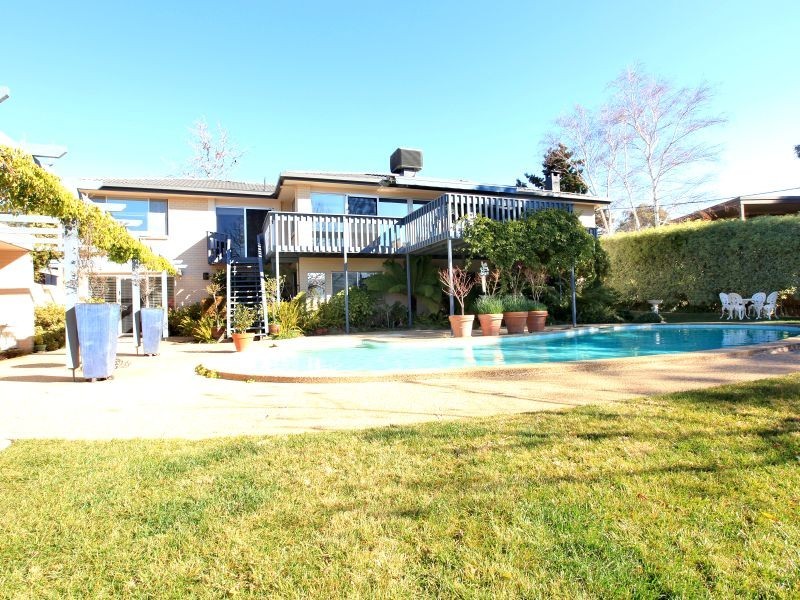 122 Hawkesbury Crescent, Farrer ACT 2607