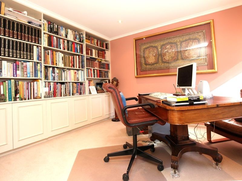 122 Hawkesbury Crescent, Farrer ACT 2607