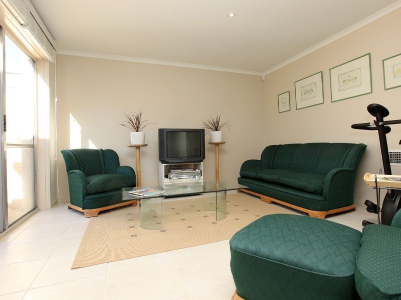 122 Hawkesbury Crescent, Farrer ACT 2607