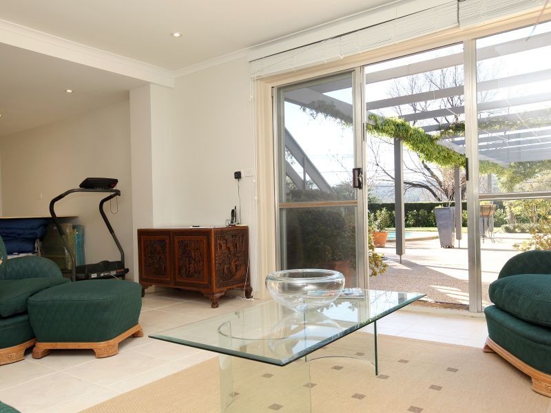 122 Hawkesbury Crescent, Farrer ACT 2607