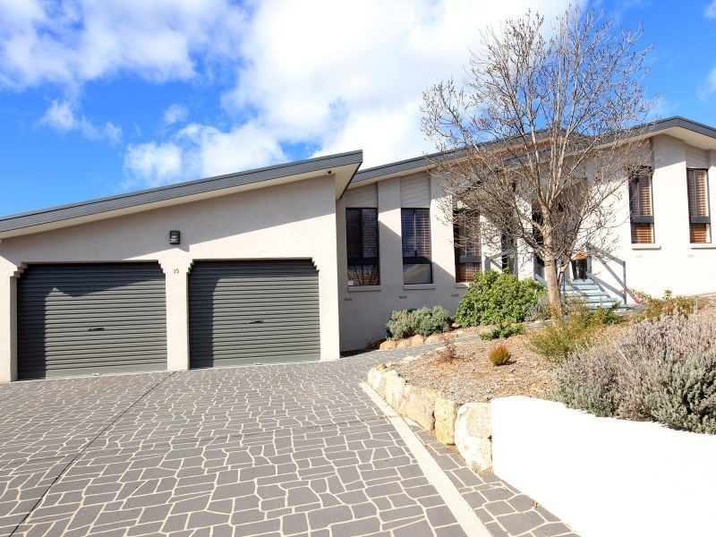 15 Mountain Circuit, Calwell ACT 2905