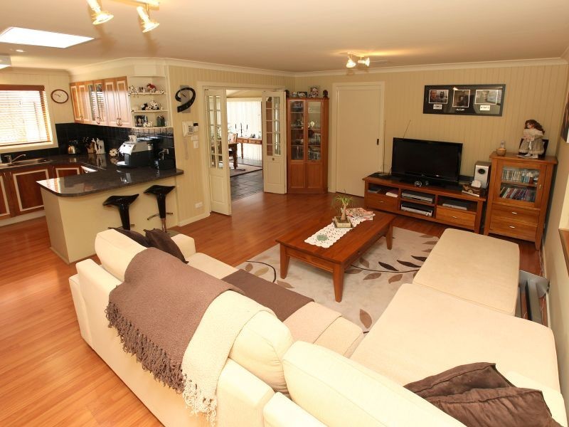 15 Mountain Circuit, Calwell ACT 2905