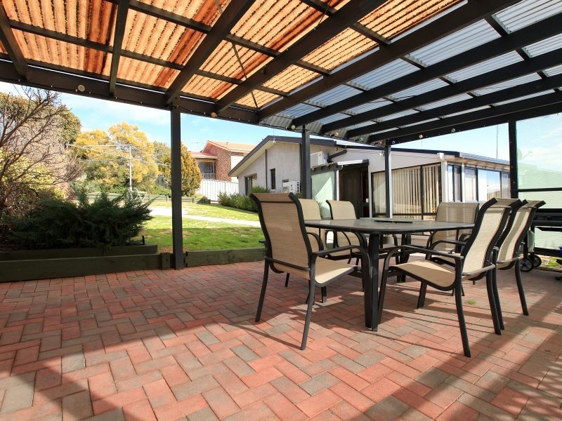 15 Mountain Circuit, Calwell ACT 2905