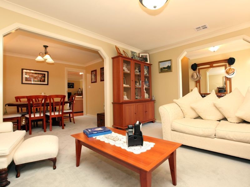 15 Mountain Circuit, Calwell ACT 2905