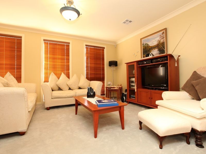 15 Mountain Circuit, Calwell ACT 2905