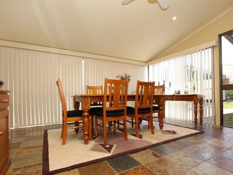 15 Mountain Circuit, Calwell ACT 2905