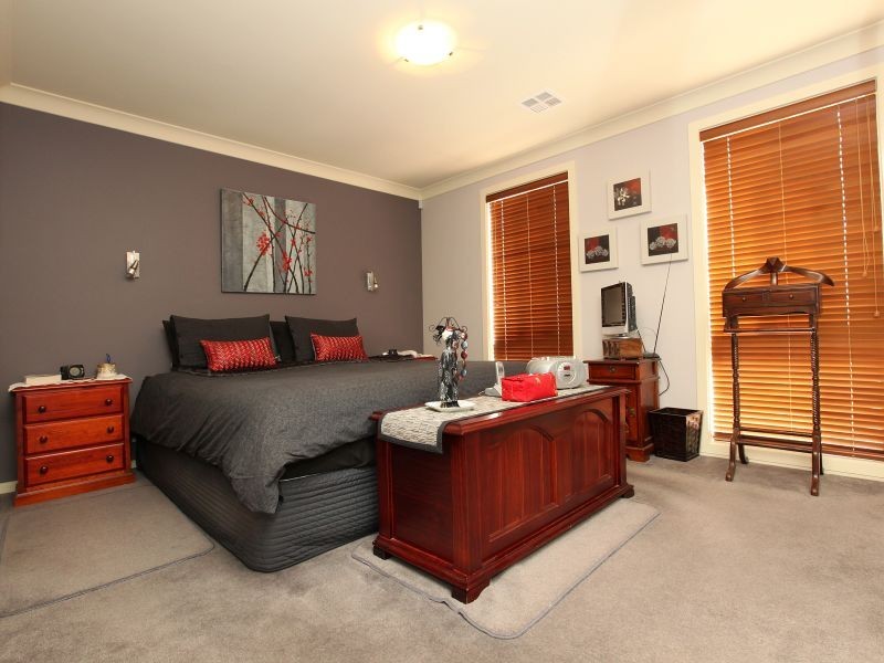 15 Mountain Circuit, Calwell ACT 2905