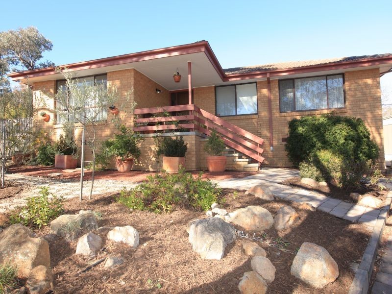 12 Strachan Place, Wanniassa ACT 2903