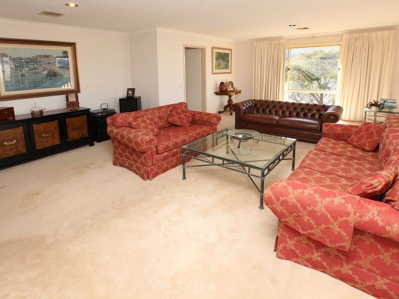 4 Luckins Place, Fadden ACT 2904