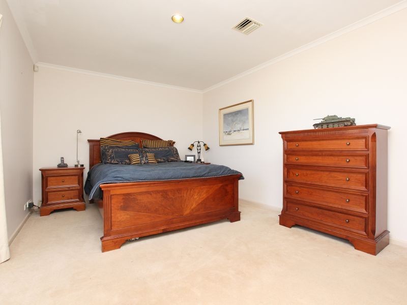 4 Luckins Place, Fadden ACT 2904