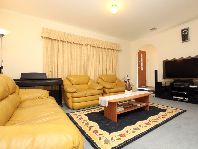 8 Chevalley Loop, Gordon ACT 2906