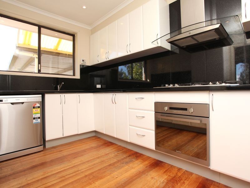 8 McCulloch Street, Curtin ACT 2605