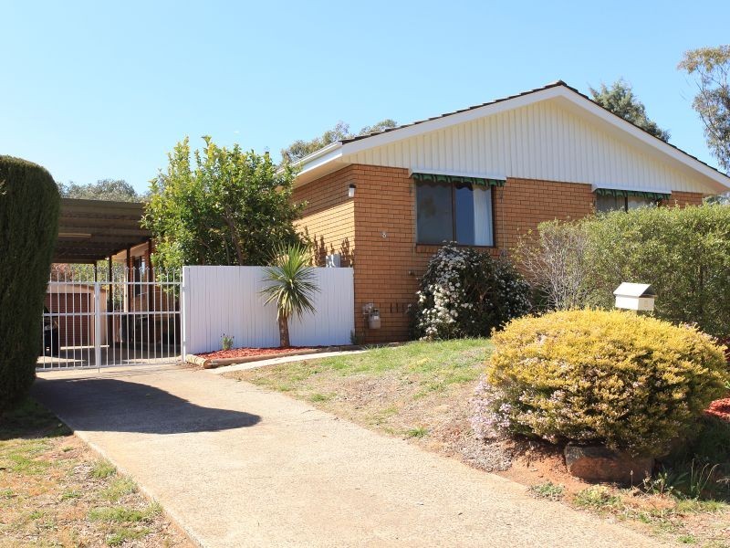 8 McCulloch Street, Curtin ACT 2605