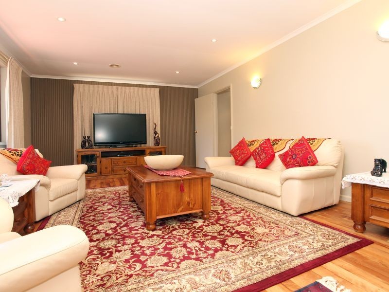 8 McCulloch Street, Curtin ACT 2605