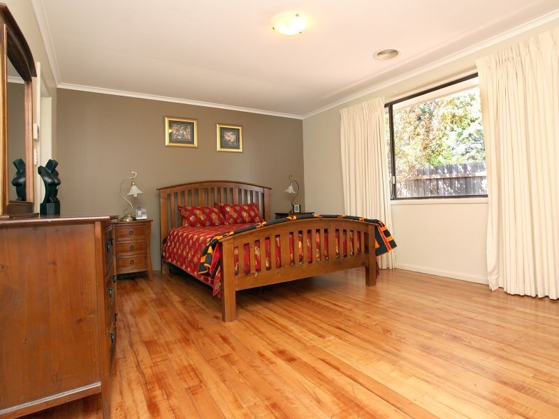 8 McCulloch Street, Curtin ACT 2605